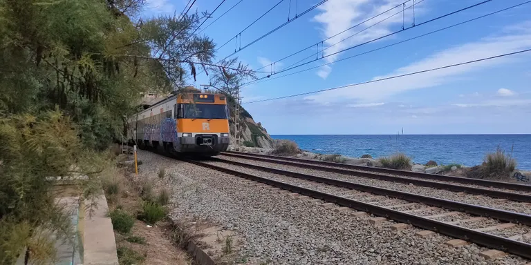 La línia R1 de Rodalies s'adapta per a la circulació de trens de 200 metres