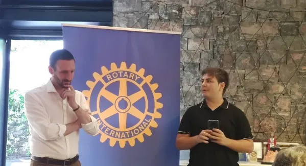 El Rotary Club premia un alumne de l'institut Manolo Hugué per l'afany de superació i la constància durant el batxillerat