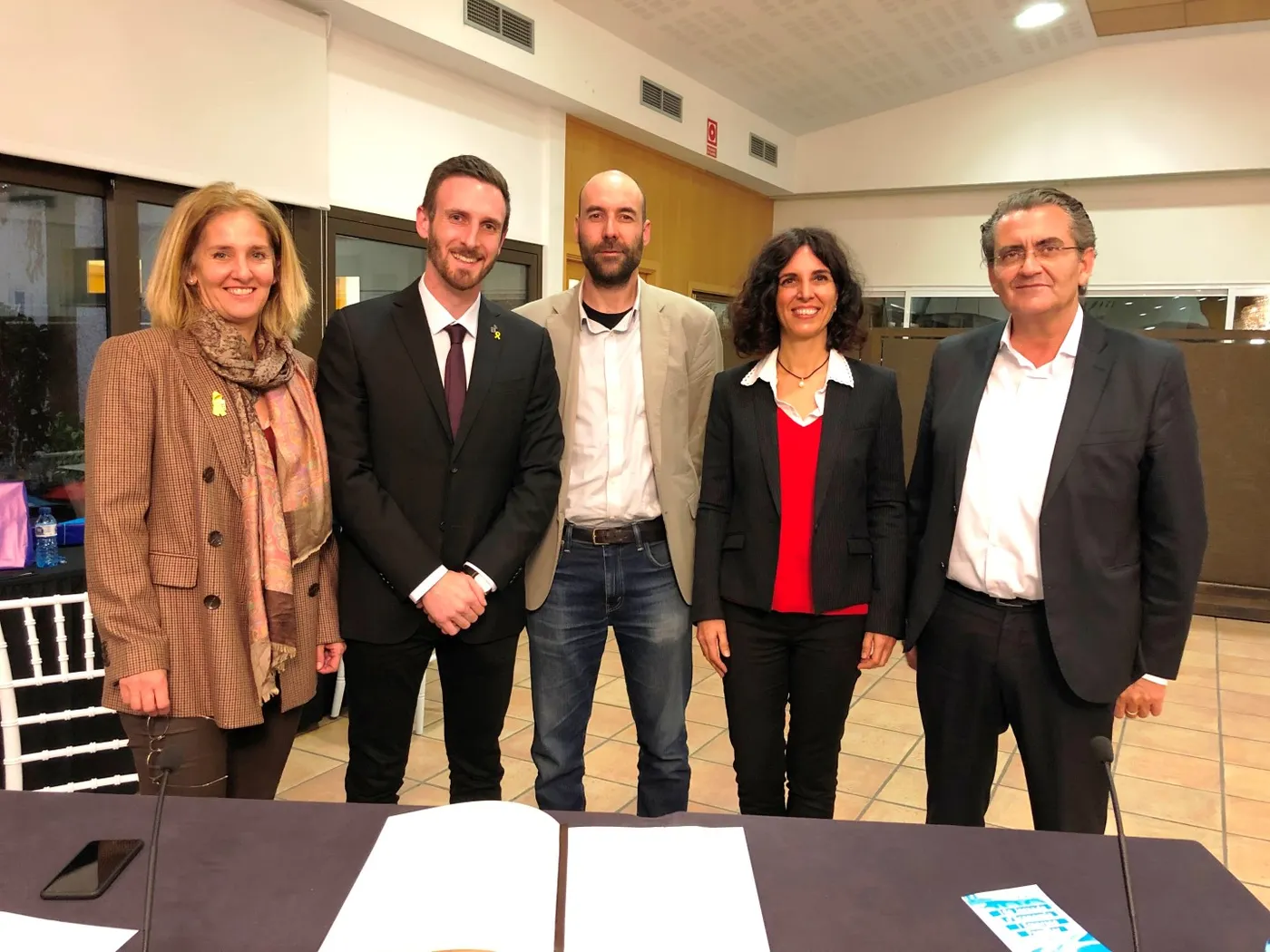Membres de la Cambra de Comerç de Barcelona signen el llibre d'honor de Caldes