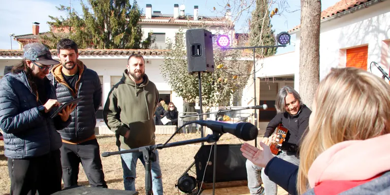 Grups emergents treuen un disc amb el suport de membres de Txarango i dues cooperatives: "És un somni fet realitat"