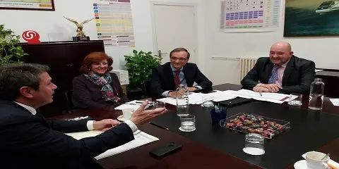 RENFE ESTUDIARÁ PONER AUTOBUSES DIRECTOS EN LA CONEXION IRUN-DONOSTIA