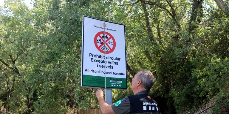 El Govern prohibeix fer foc en espais oberts i suspèn les activitats de lleure en zones forestals per alt risc d'incendi