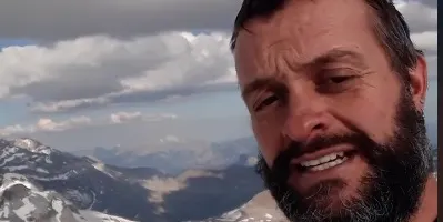 Jaume Busquets culmina el primer cim del repte de fer 30 cims de 3000m per recaptar fons per la lluita contra el càncer