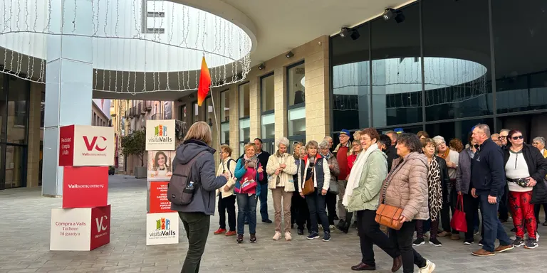 El Museu Casteller i l'allargada de la temporada de calçotades alcen el turisme a Valls