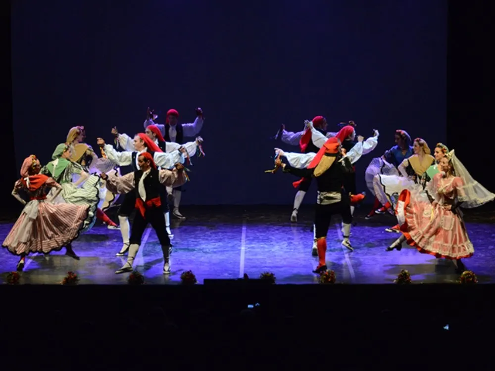 Sortegem invitacions per “Danses d’ahir, danses de sempre” de l’Esbart Dansaire