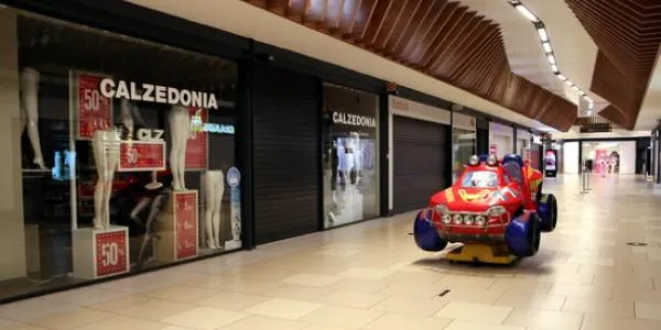 El Govern obrirà centres comercials i grans comerços entre setmana amb un 30% d'aforament