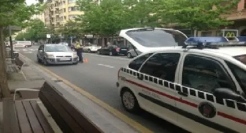 POLICÍA LOCAL DE IRUN REALIZA UNA CAMPAÑA DE CONCIENCIACIÓN EN TORNO AL USO DEL CINTURÓN DE SEGURIDAD