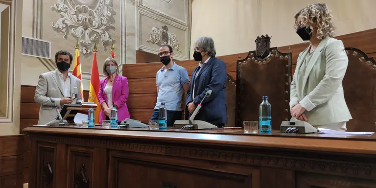 Inicien una recollida de signatures en contra la moció de censura