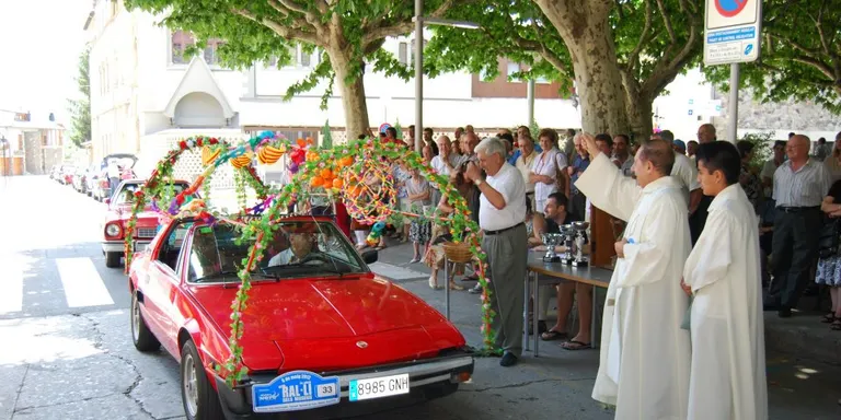 Més de 300 vehicles reben la tradicional benedicció per la festivitat de Sant Cristòfol