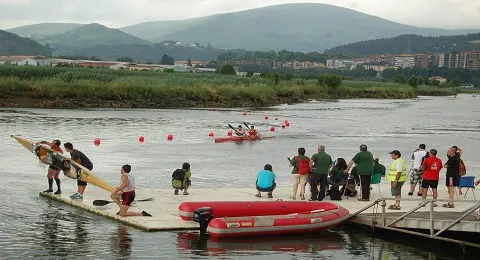 LOS CADETES DE LA SECCION DE PISTA DE SANTIAGOTARRAK ACUDEN A PONTEVEDRA