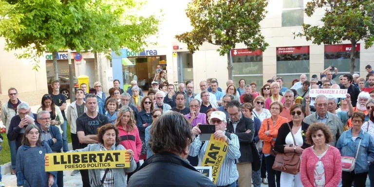 Unes 150 persones tornen a demanar a Rubí l'absolució dels 12 líders independentistes processats