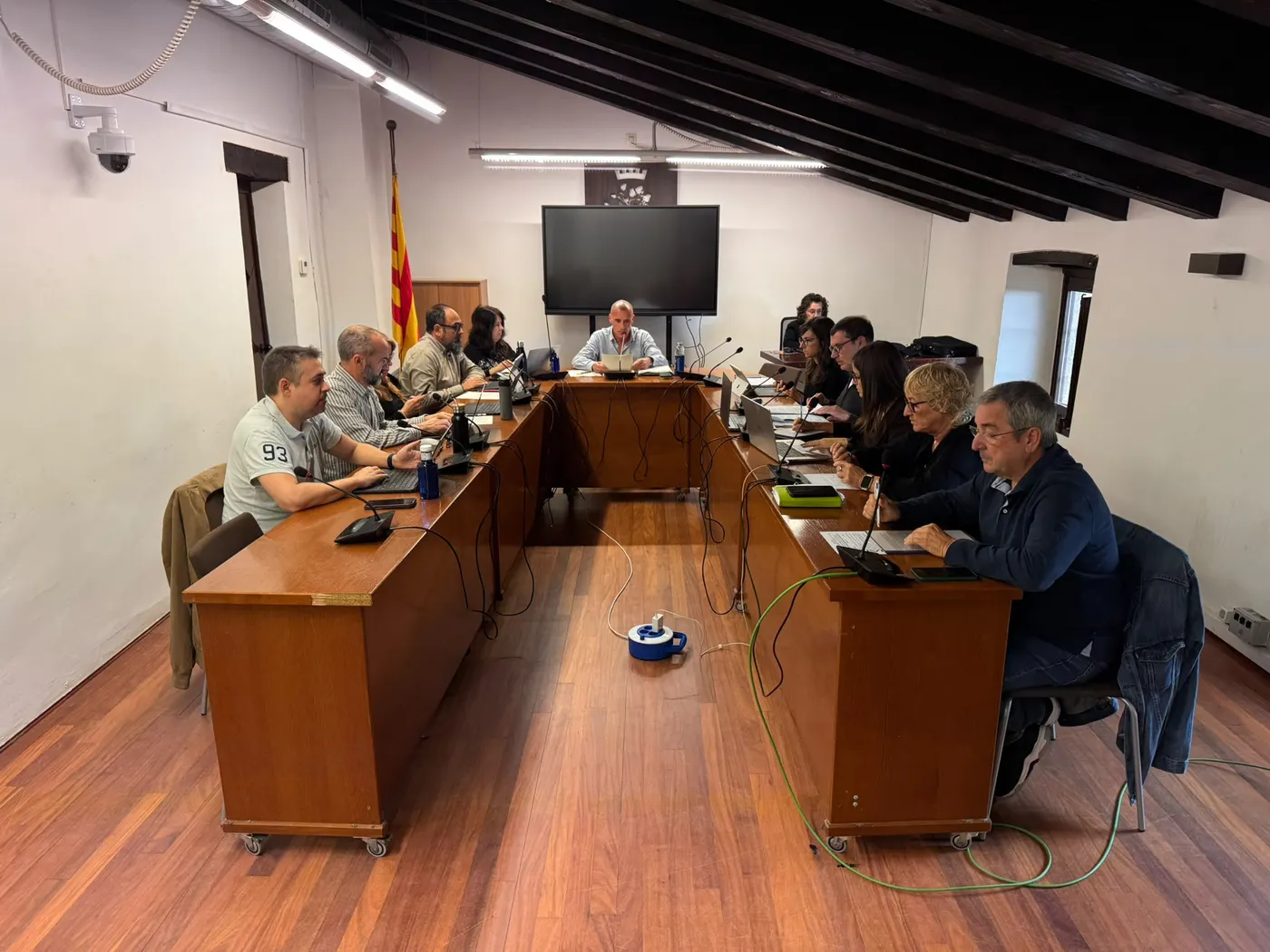 El ple aprova, entre altres, la pujada del 3% en l’IBI i la taxa de residus per al 2027
