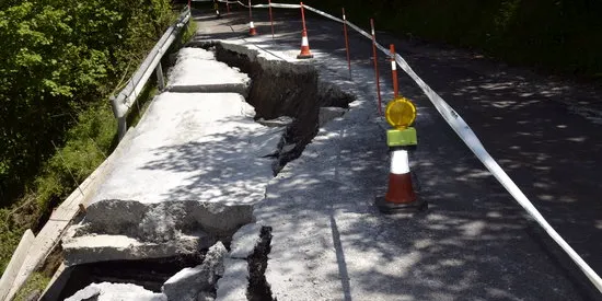 Tallada per un esfondrament la carretera que uneix Escàs i Caregue