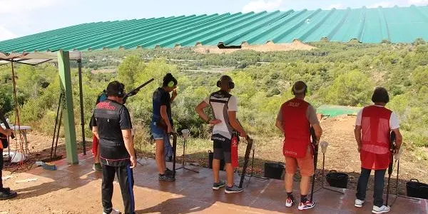 Una cinquantena de tiradors se citen a la competició de Tir al Plat d’Altafulla de diumenge