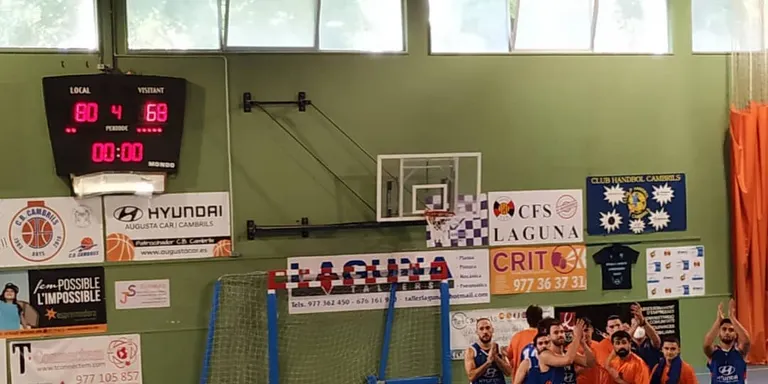 El CB Cambrils debuta a casa amb una victòria davant El Carme