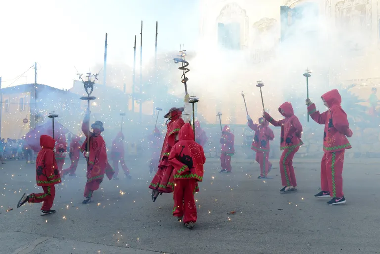 Els Diables Petits enceten temporada embruixaire a la Nit del Foc de les Borges