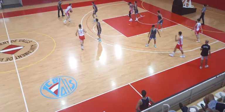 Debut a casa a la EBA amb triomf còmode