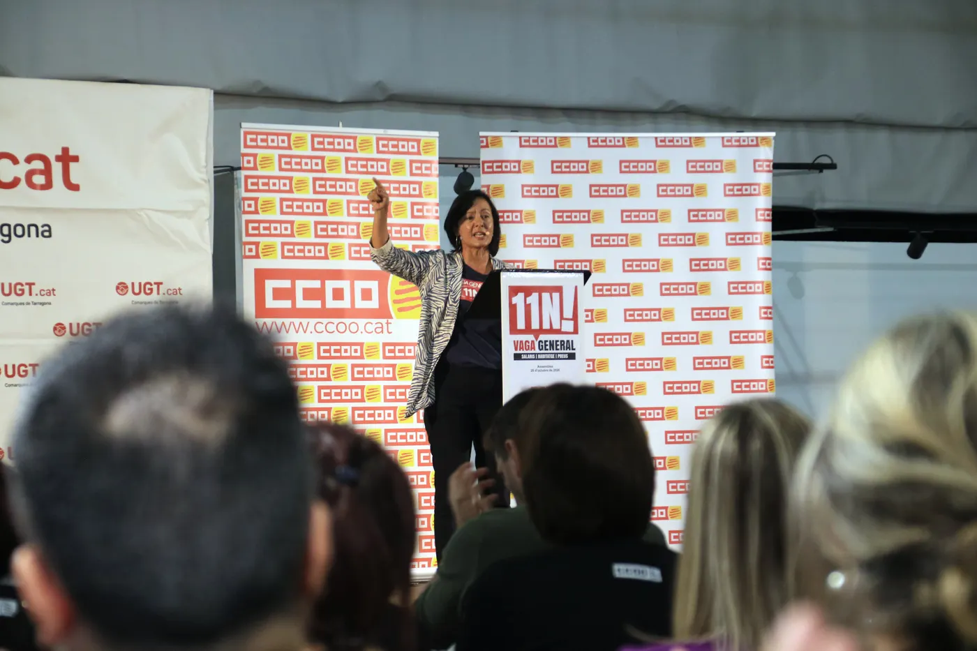 La secretària general de CCOO de Catalunya,  Belén López Sánchez, durant la seva intervenció en l'assemblea informativa celebrada a Tarragona de cara a la vaga general de l'11-N