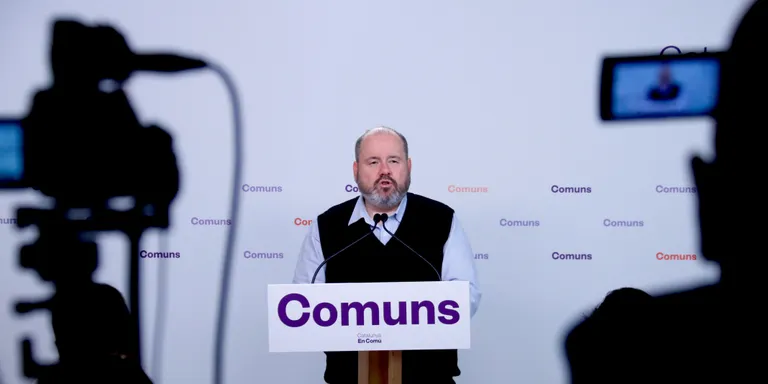 Els comuns demanen a ERC que "esmeni el seu error" i tiri enrere el PDU del Hard Rock