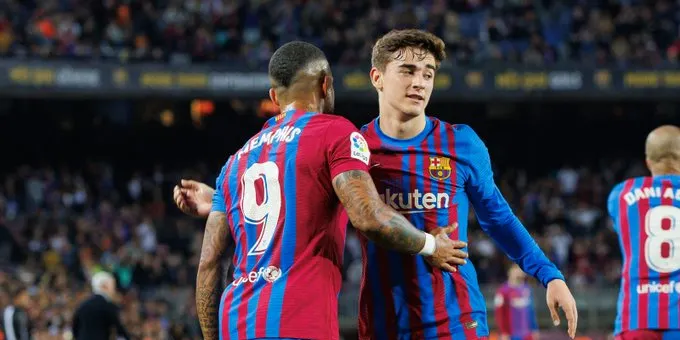 El Barça guanya però no convenç