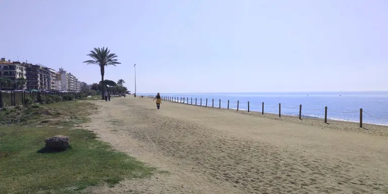 Abans de l'estiu es farà una primera actuació al tram de passeig afectat pel darrer temporal