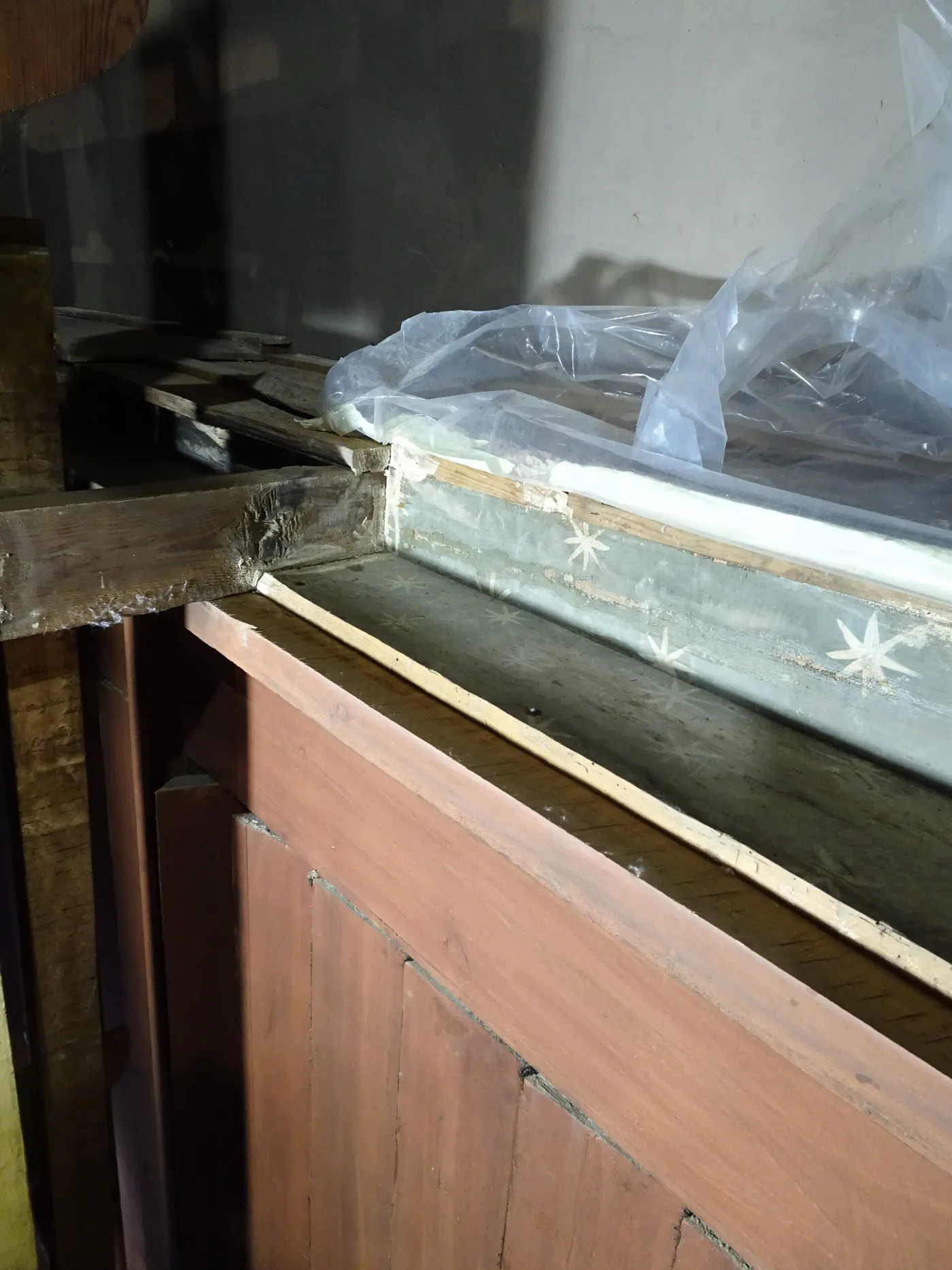 Troben fragments d'un retaule al moble de l'orgue de la Catedral