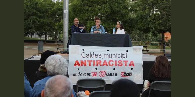 Les polítiques d'acollida i l'antiracisme va ocupar ahir el tercer acte de campanya de la CUP Caldes. La formació va reclamar que Caldes faci efectiu el seu compromís de ser una vila acollidora