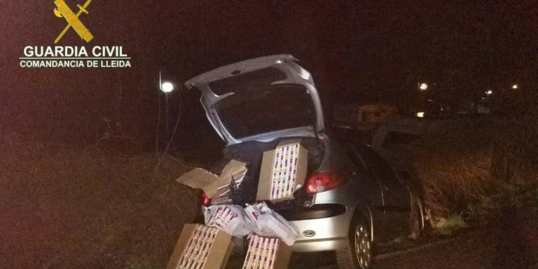 Detingut un conductor després de fugir a la Farga de Moles amb el maleter ple de tabac