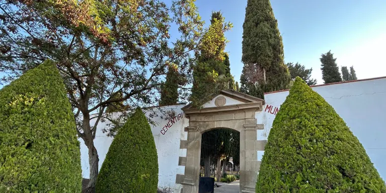 El cementiri d'Agramunt, a punt per a la festivitat de Tots Sants