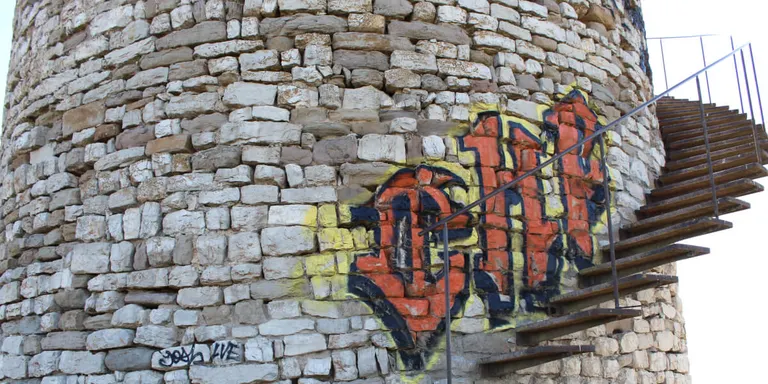 Indignació a Agramunt pels grafits pintats al Pilar d'Almenara