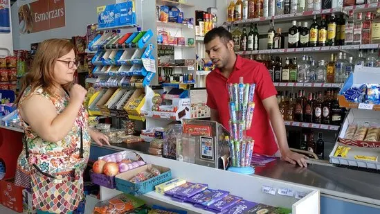 El Consorci per la Normalització Lingüística inicia a Pineda la campanya 'Comerços Aprenents'