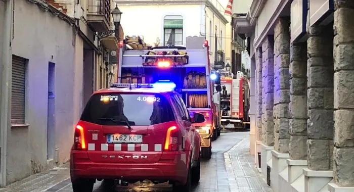 Extingit l'incendi de la casa okupa del carrer de la Perera