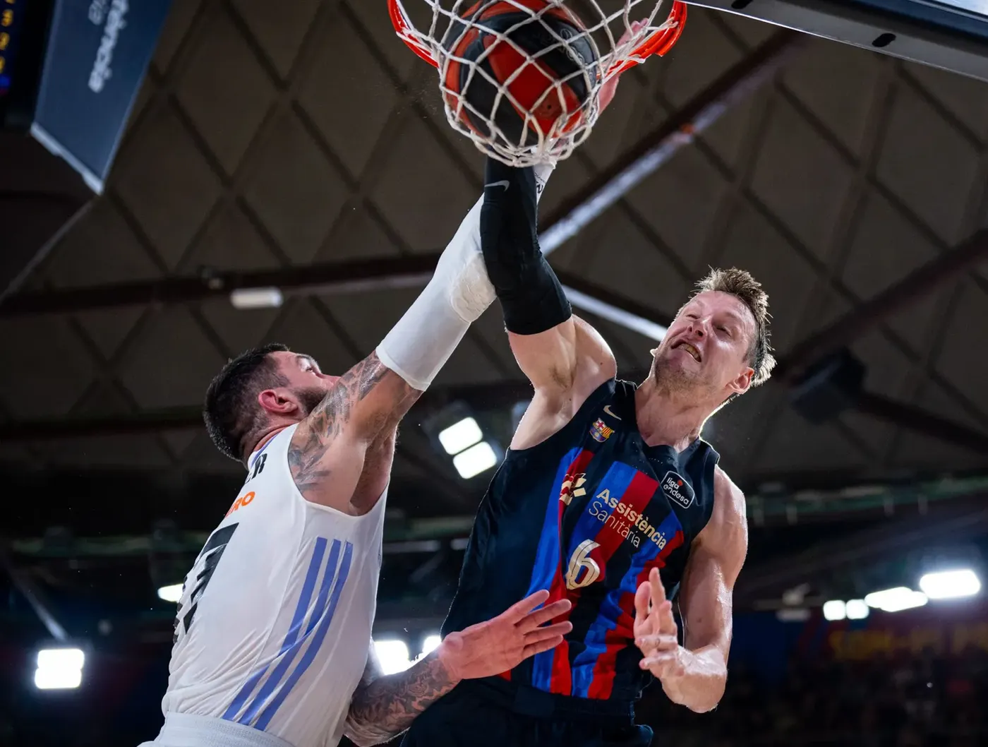 Triomf vital del Barça contra el Madrid (86-85) encarrilant el títol de lliga