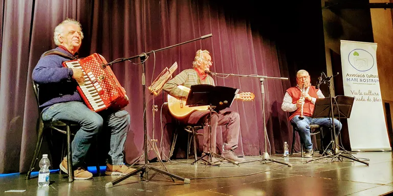 Jaume Arnella enceta el cicle de Mare Nostrum amb un concert de qualitat, amb simpatia i bon humor