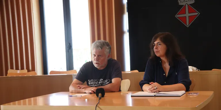 L'exregidora de Blanes desconeix per què l'investiguen i posà l'alcalde en el punt de mira. Segueixen els canvis en el govern mentre el PSC descarta la moció de censura