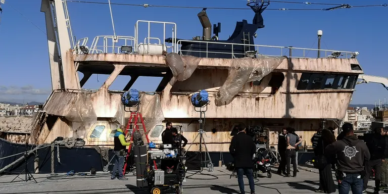 La pel·lícula ‘Awareness’ grava escenes en un vaixell pesquer situat al port Cambrils