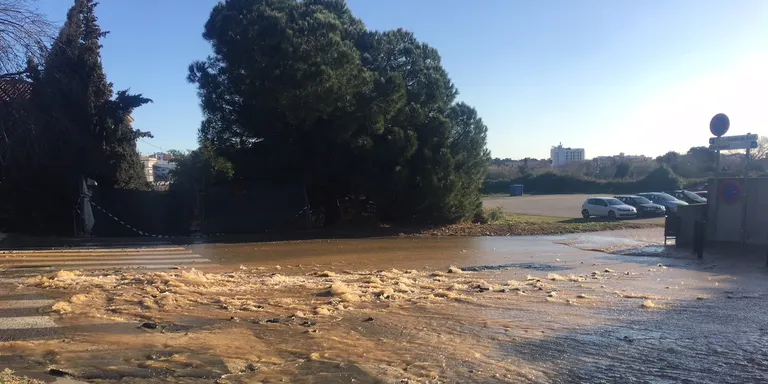 Una avaria a la xarxa d'aigua potable va crear talls d'aigua ahir diumenge