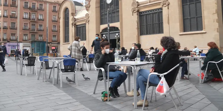 El Procicat aprova el confinament comarcal i amplia l'horari de la restauració