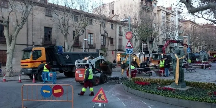 L’Ajuntament reforça la senyalització als nous passos de vianants de la riera
