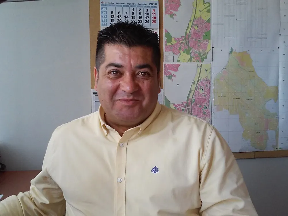 El regidor d'Esports, Juan López al seu despatx