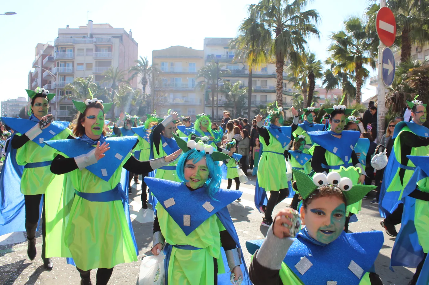 18 comparses han participat al Carnaval de Pineda
