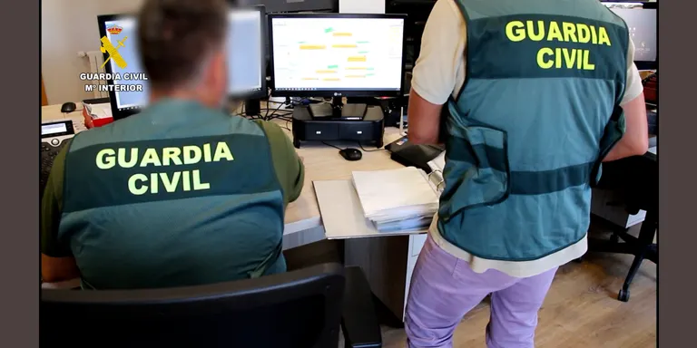 La Guàrdia Civil deté un centenar de persones per estafar més d'1 MEUR mitjançant missatges de text fraudulents