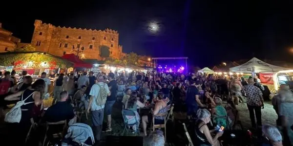 La Fira d’Altafulla arranca amb una nombrosa i inesperada afluència de visitants