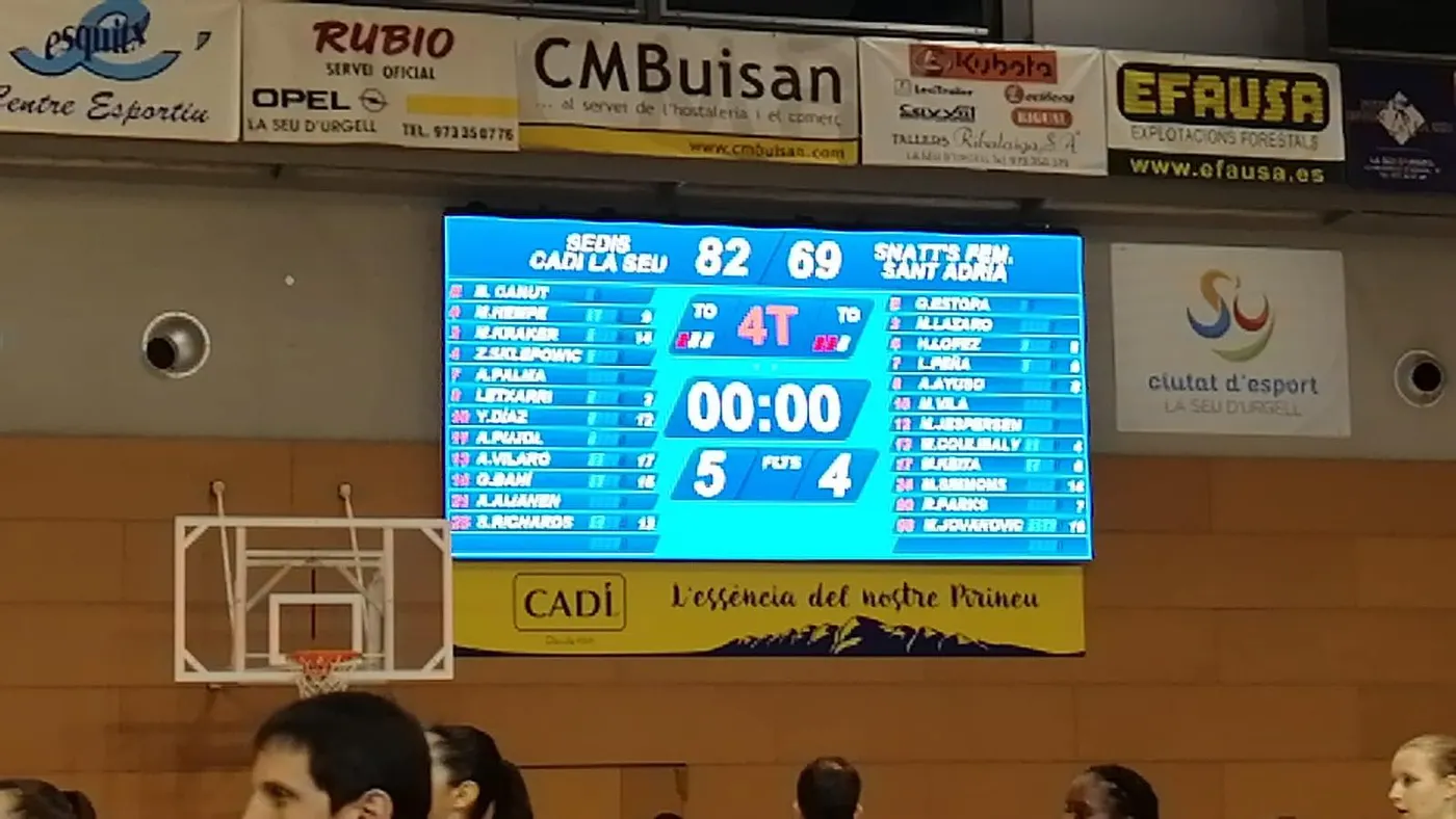 Estrena del nou videomarcador del Palau Municipal d'Esports de la Seu d'Urgell (Foto: Toñi Cabello)