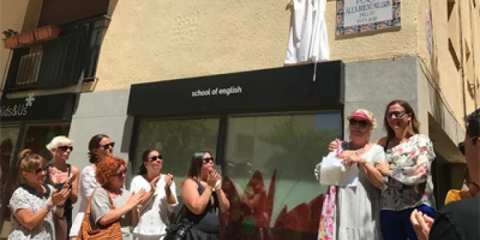 Al voltant de 200 persones assisteixen a la inauguració de la nova plaça Àlex Bueno Nilsson