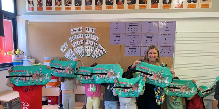 L’Ajuntament de Cambrils lliura embolcalls sostenibles per als entrepans als escolars de primària