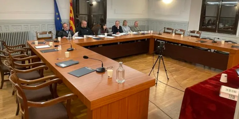 Els regidors de l'oposició de Ripoll abandonen el ple i acusen Orriols de fer-los "xantatge" en una votació