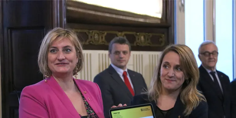 Mas Guix lliura els pressupostos del Govern al Parlament per a tramitar-los "amb la màxima celeritat"