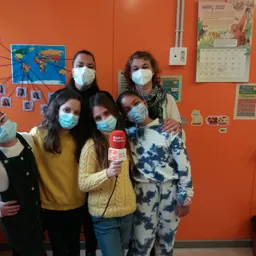 Anem a l'escola: L'aula d'acollida de l'escola Aloc 240322 - episode art