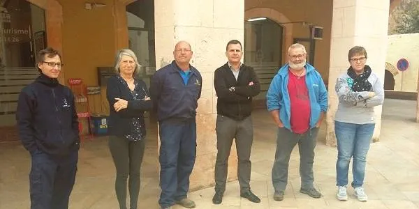 Una desena de treballadors municipals es concentren davant de l’Ajuntament d’Altafulla en la convocatòria d’UGT i CCOO
